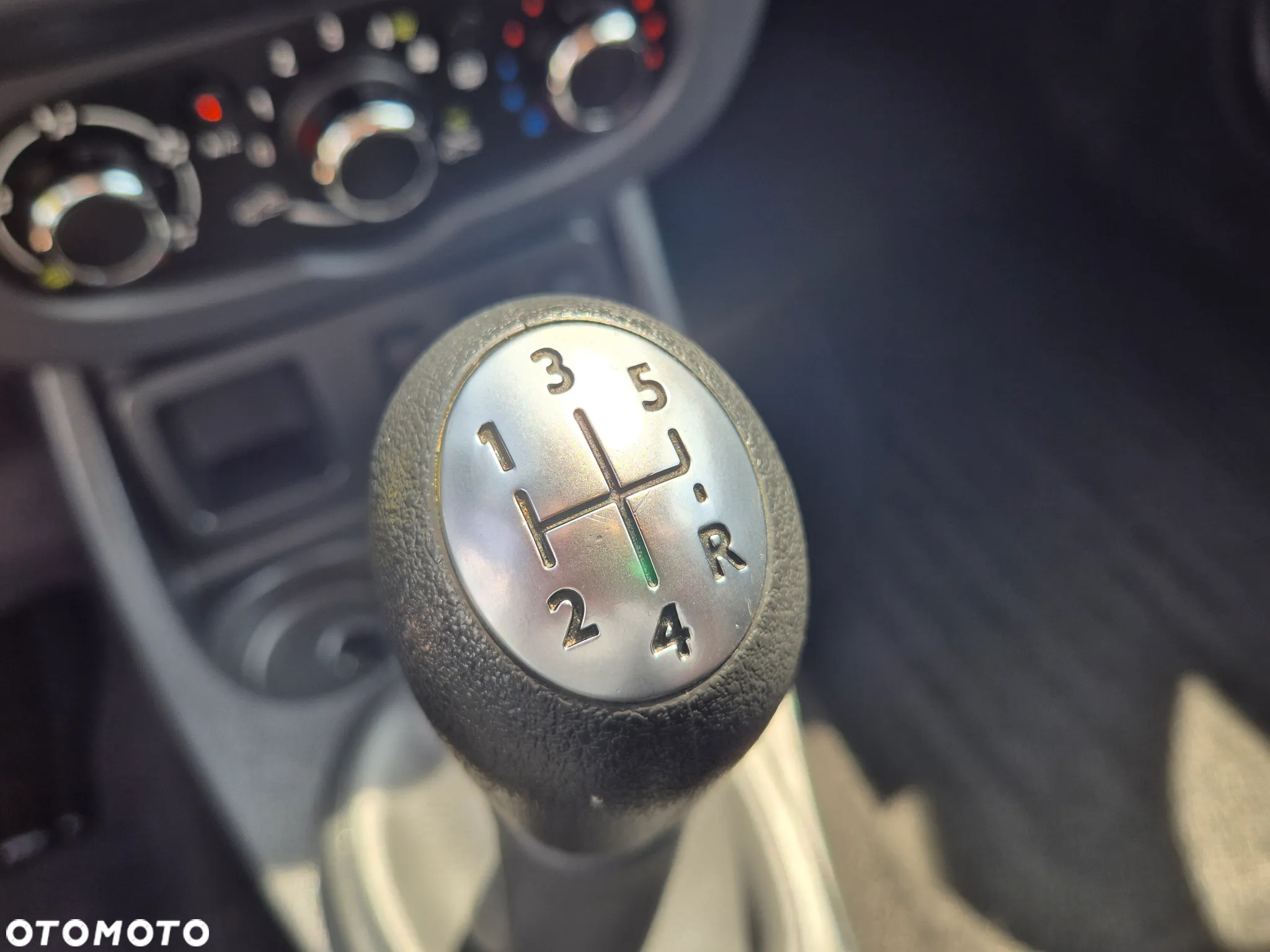 Dacia Duster 1.6 SCe Essential - 24