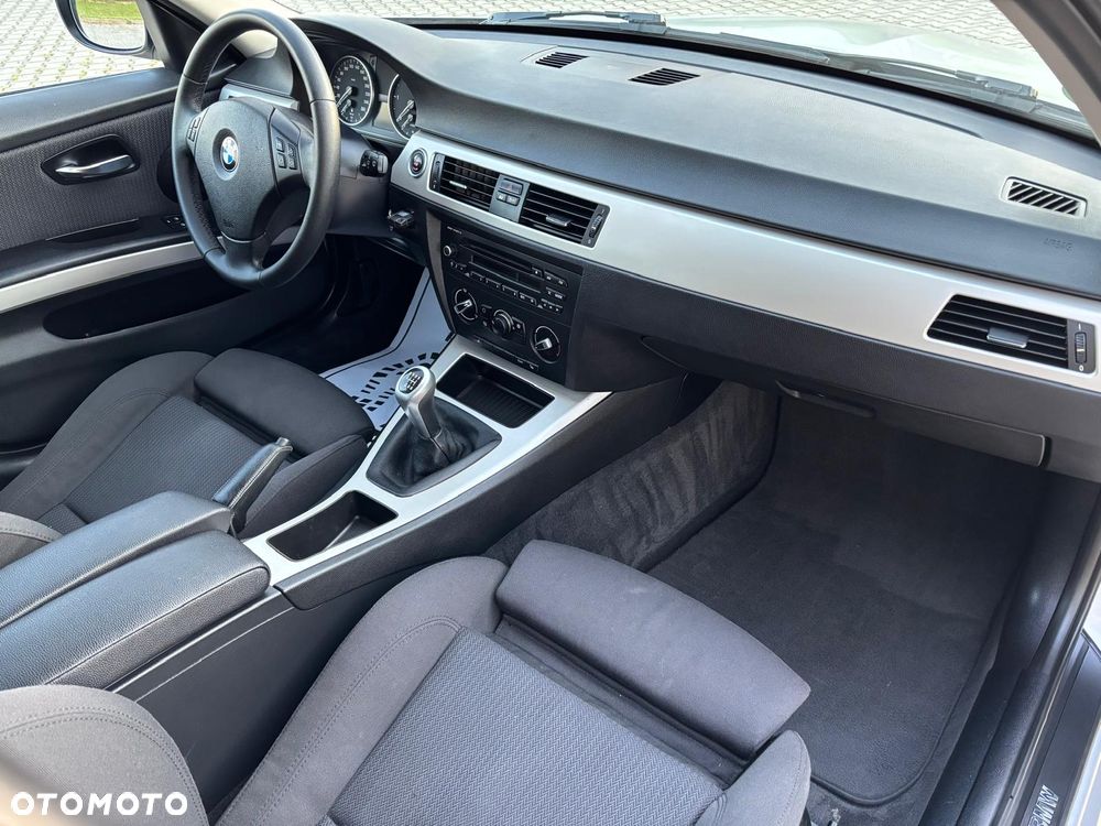 BMW Seria 3 318d DPF Edition Exclusive - 22