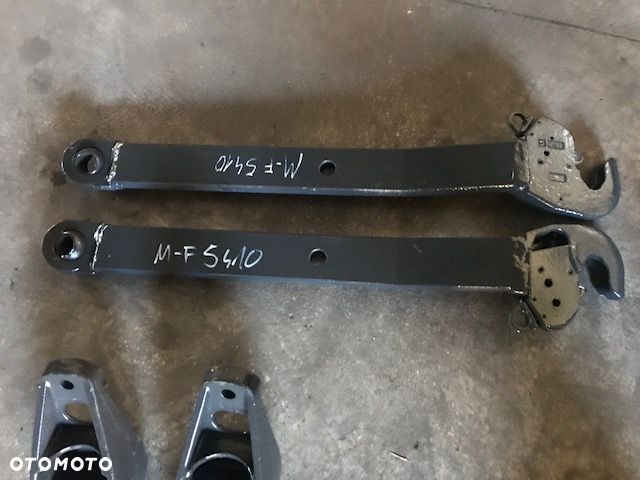 Massey Ferguson [Seria 5400] - Wieszak Podnośnika - 1