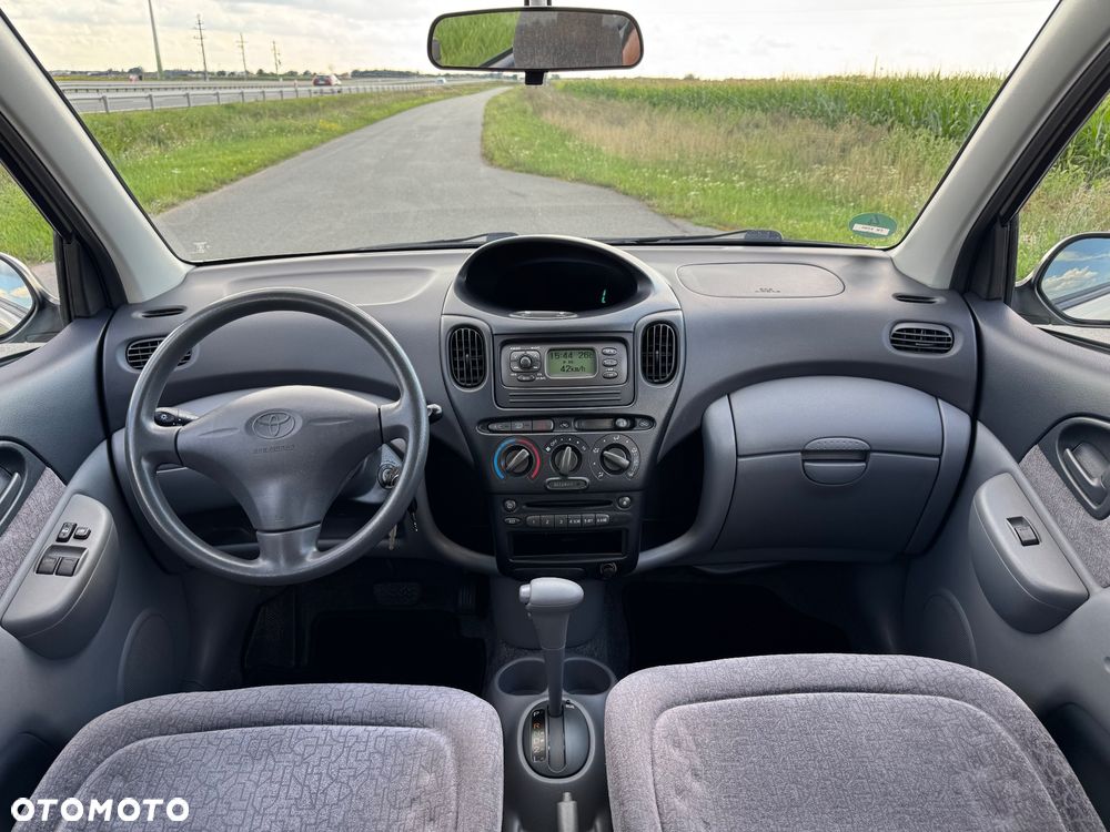 Toyota Yaris Verso 1.3 Sol - 32