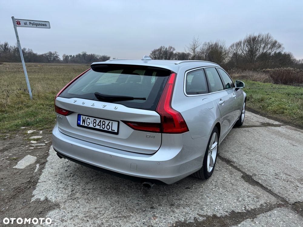 Volvo V90 D4 Momentum - 8