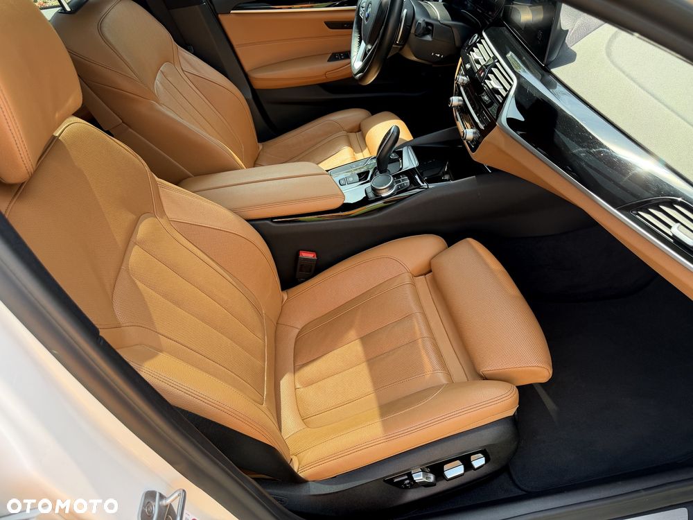 BMW Seria 5 520d Sport Line - 36