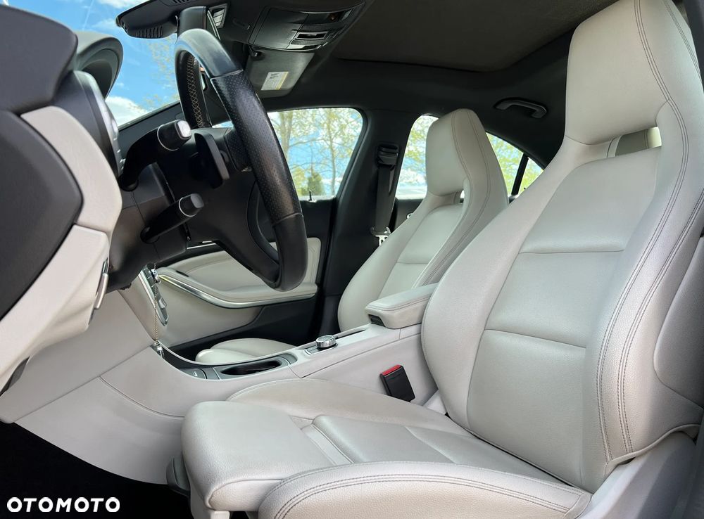 Mercedes-Benz CLA 250 7G-DCT - 15