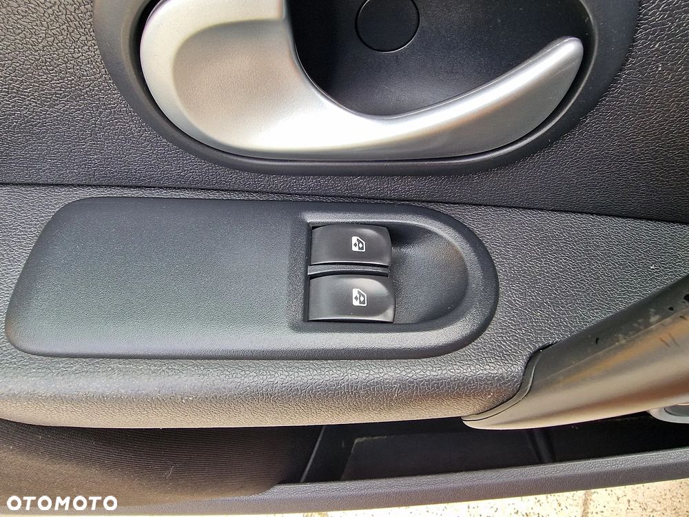 Renault Clio 1.2 16V 75 Collection - 14