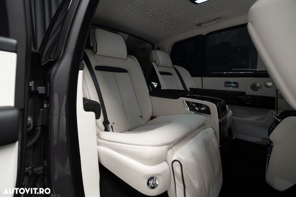 Rolls-Royce Cullinan Standard - 24