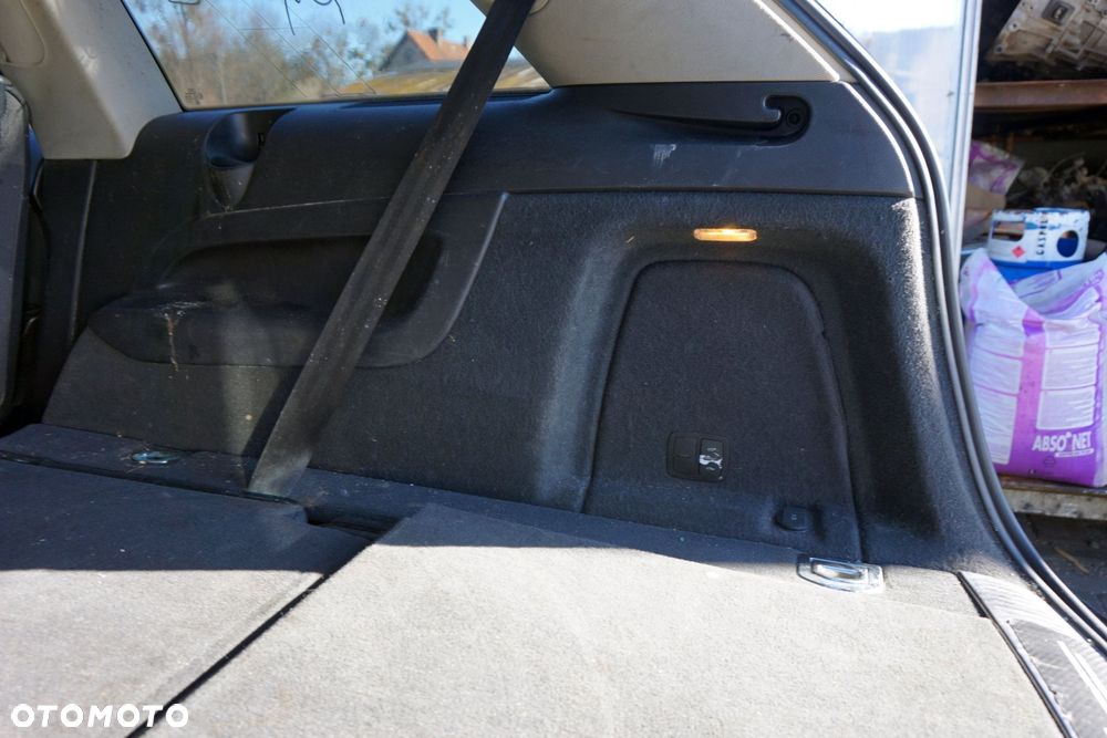 BOCZEK TAPICERKA BAGAŻNIKA PRAWA Q7 4L LIFT  AUDI 2009-2015 - 1