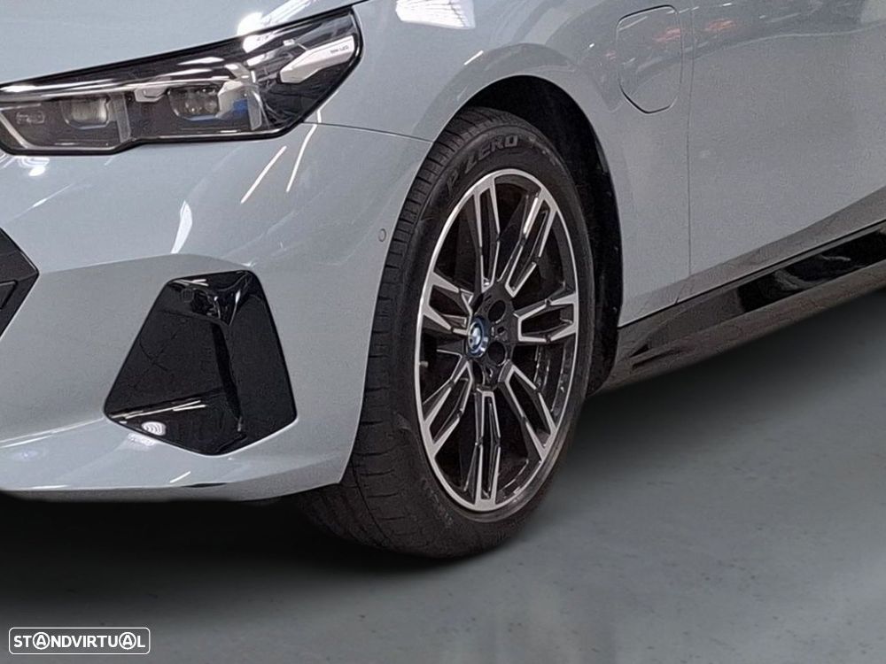 BMW 530 e Pack Desportivo M - 4