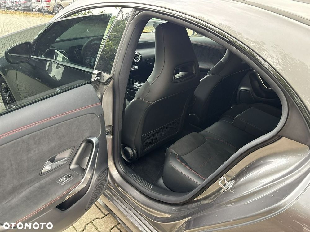 Mercedes-Benz CLA 200 7G-DCT - 20