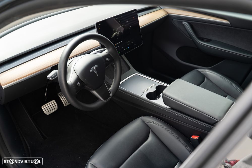 Tesla Model Y Performance Dual Motor AWD - 19