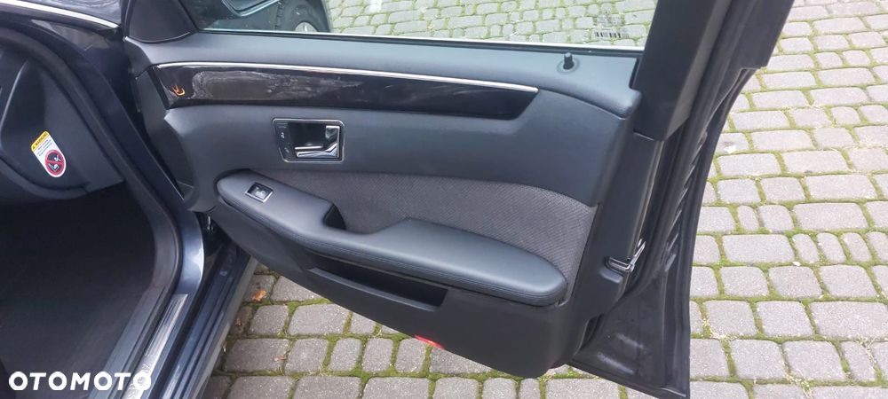 Mercedes-Benz Klasa E - 21