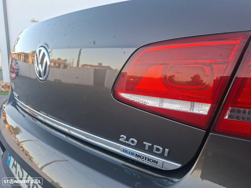 VW Passat 2.0 TDI BlueMotion Exclusive - 16