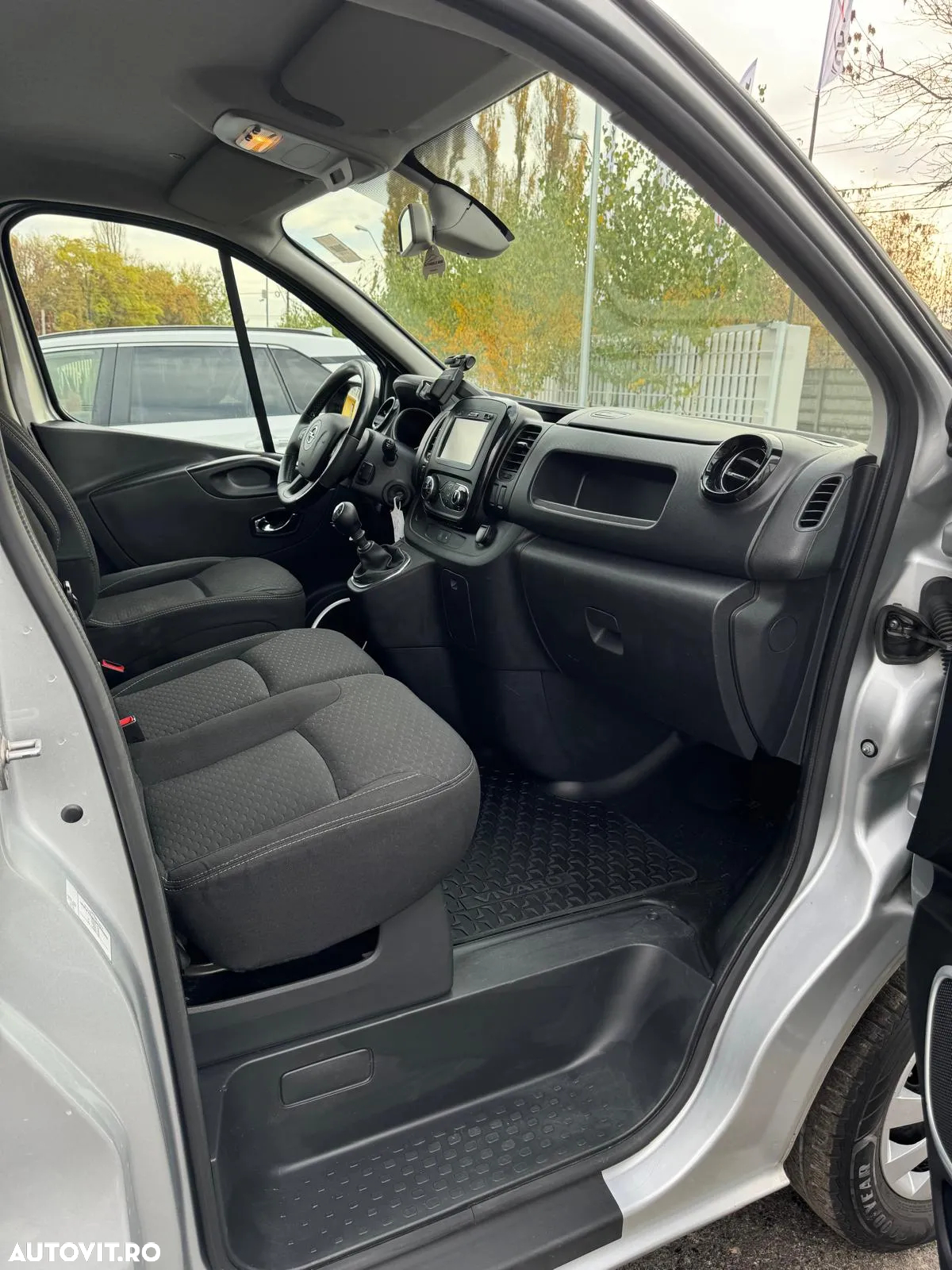 Opel Vivaro - 11