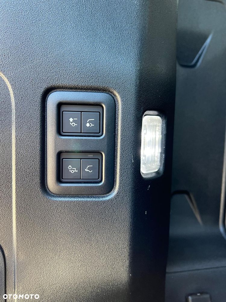 Land Rover Defender 3.0 D250 mHEV X-Dynamic HSE - 10