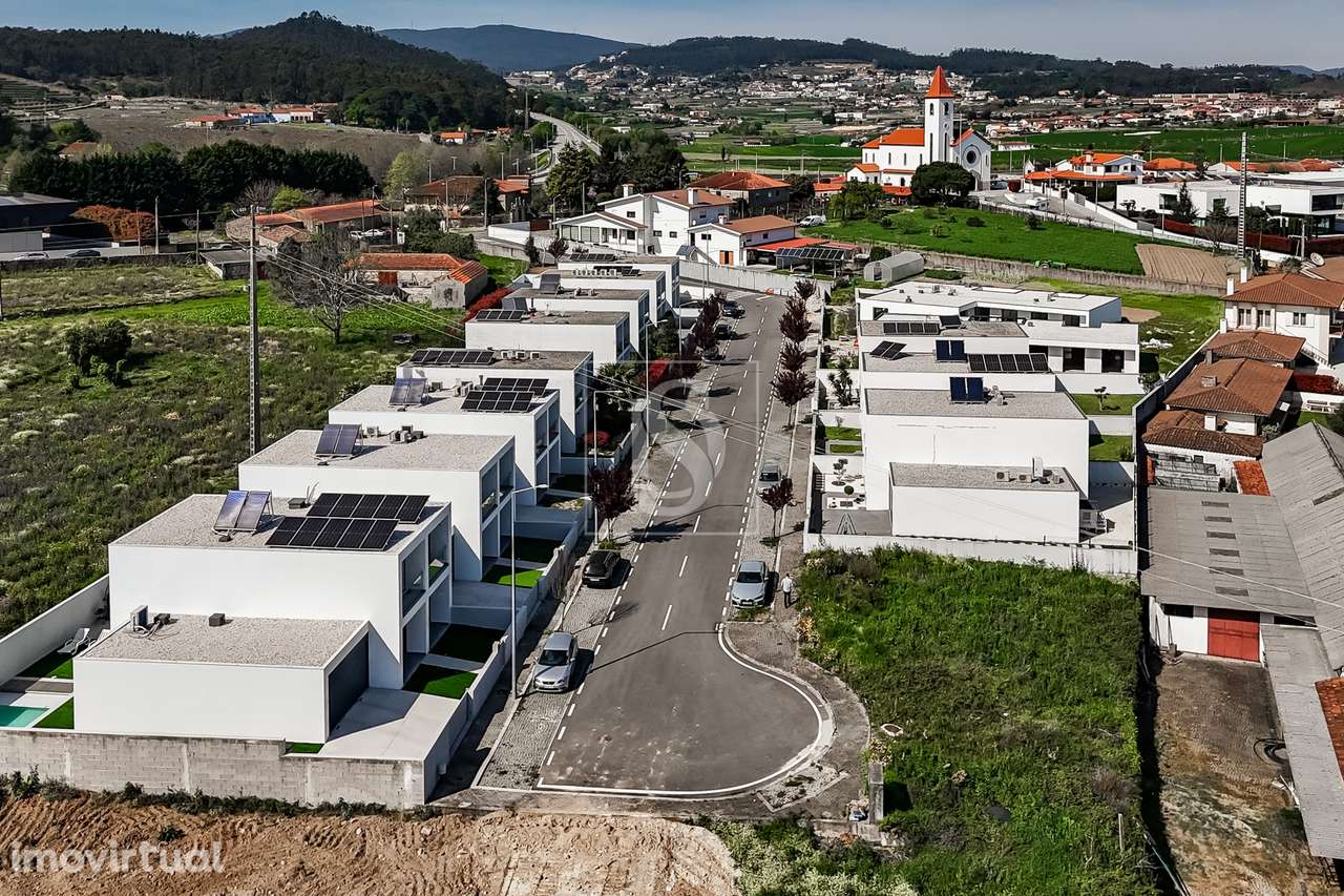 Moradia T4, Moderna, com Piscina e Jardim, a 2 minutos do Centro de Ba - Grande imagem: 3/37