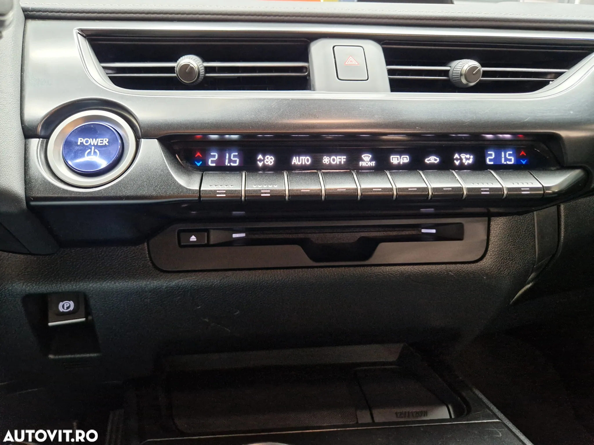 Lexus UX 250h Business Edition - 17