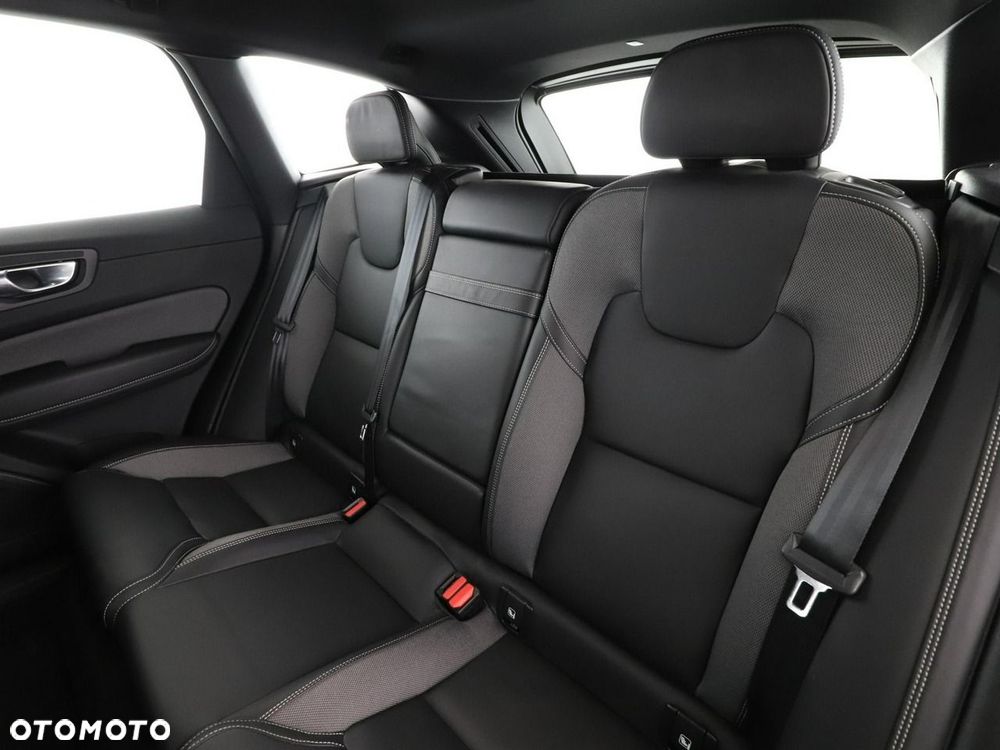 Volvo XC 60 B4 D R-Design - 18