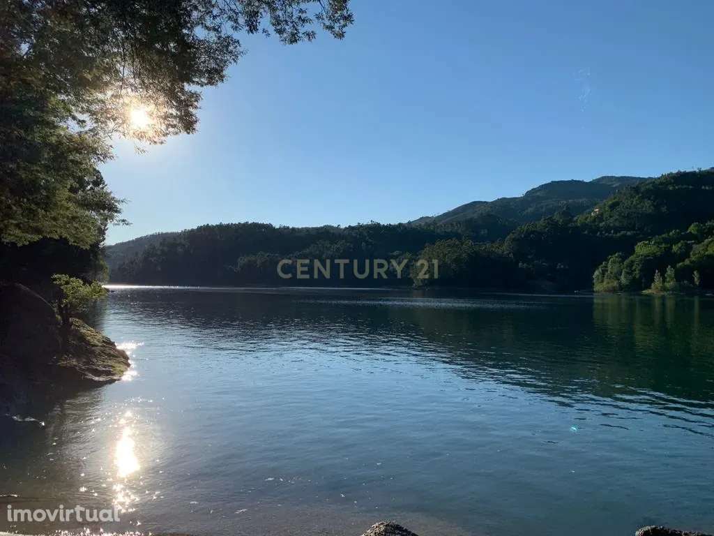 **Paraíso Natural à Venda no Gerês: Terreno Espetacular com Acesso ao - Grande imagem: 5/21