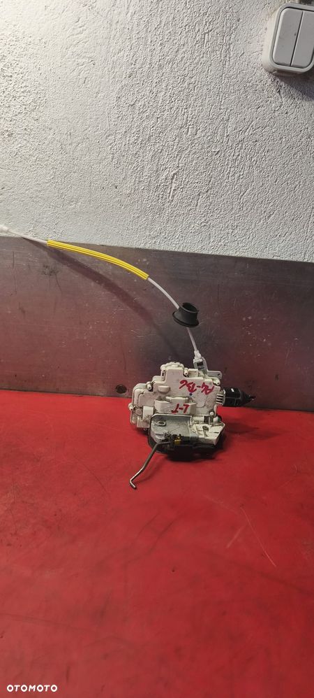 ZAMEK LEWY TYŁ AUDI A4 B6 - 2