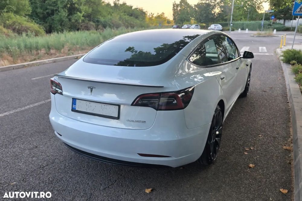 Tesla Model 3 - 3