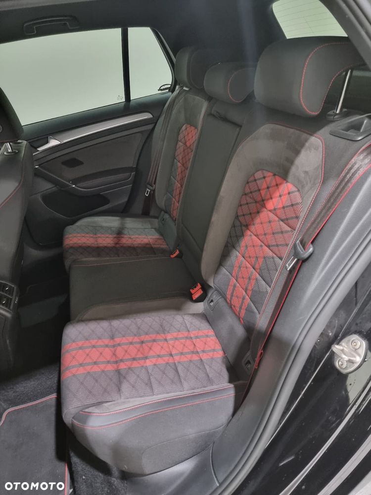 Volkswagen Golf - 16