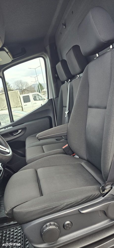 Mercedes-Benz Sprinter - 24