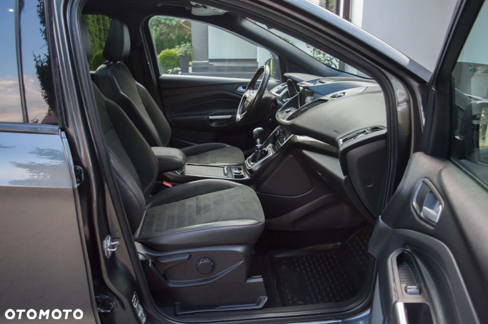 Ford Kuga 2.0 TDCi 4x2 ST-Line - 34