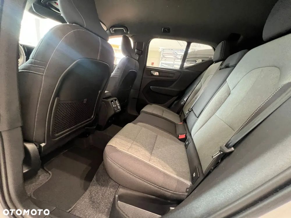 Volvo XC 40 B4 AWD Plus Dark - 27
