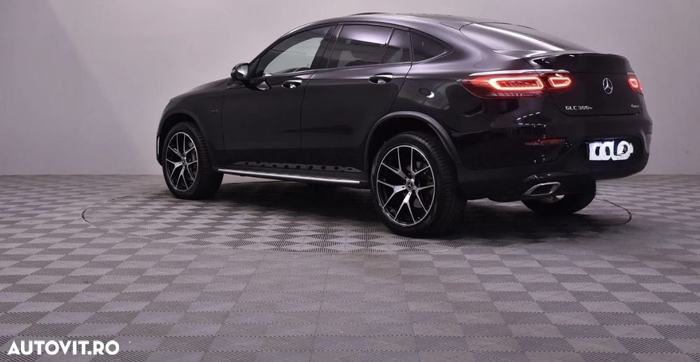 Mercedes-Benz GLC 250 4MATIC 9G-TRONIC AMG Line - 2