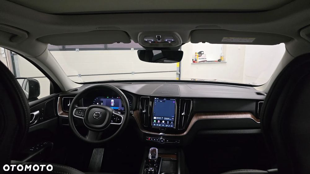 Volvo XC 60 B4 D AWD Plus Dark - 8