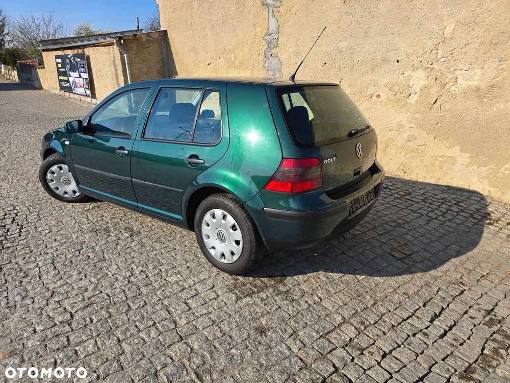 Volkswagen Golf 1.6 - 9