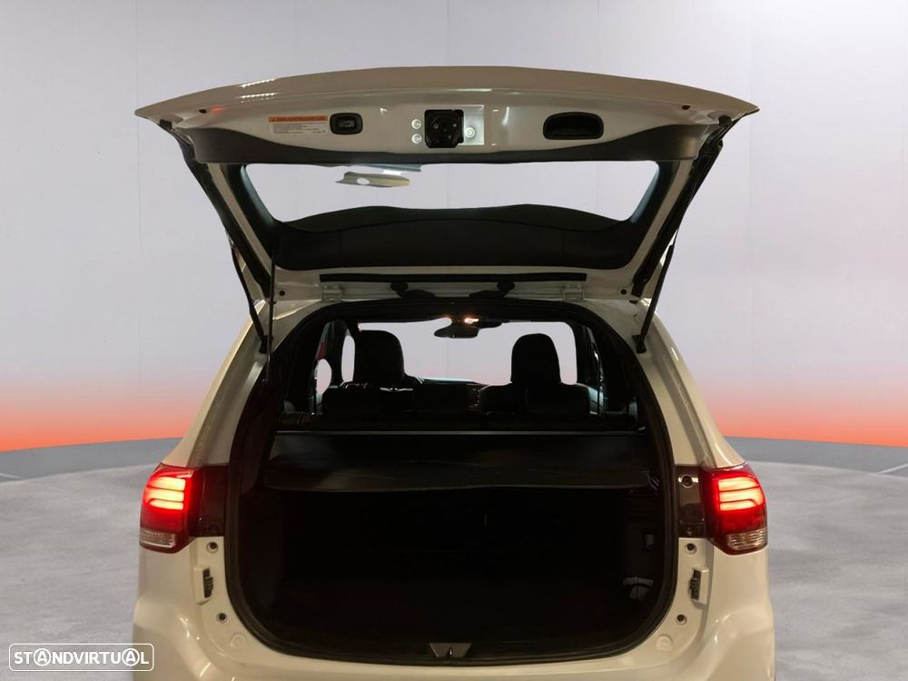 Mitsubishi Outlander - 18
