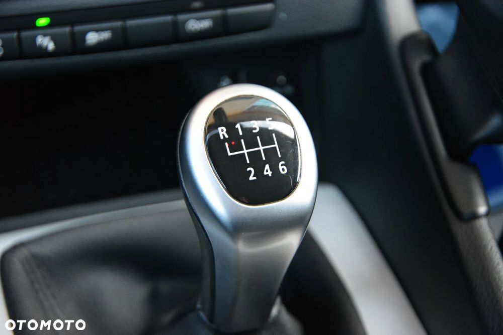 BMW X1 sDrive18d xLine - 32