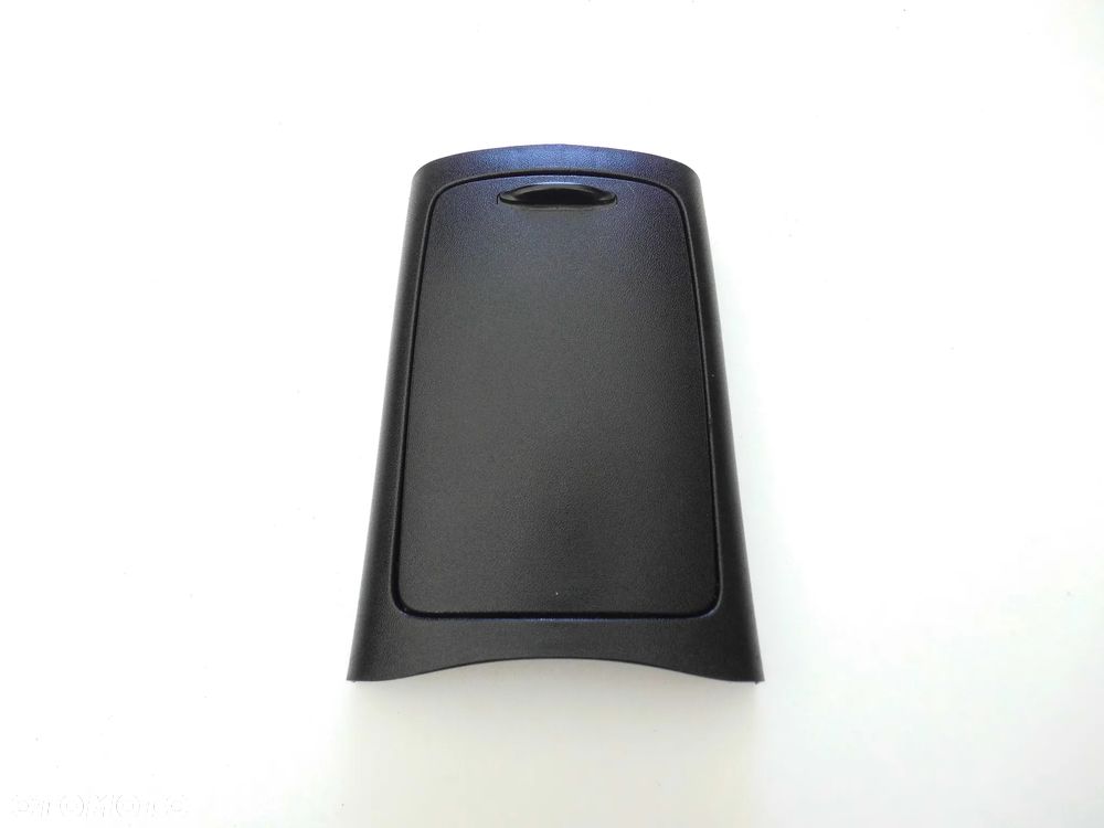 UCHWYT NA KUBEK TUNELU PODŁOKIETNIKA KIA CEED I LIFT