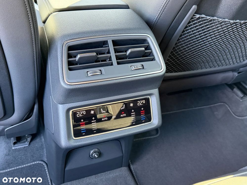 Audi Q8 Sportback e-tron - 19