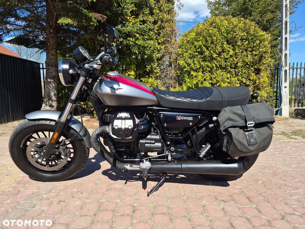 Moto Guzzi V9 - 1