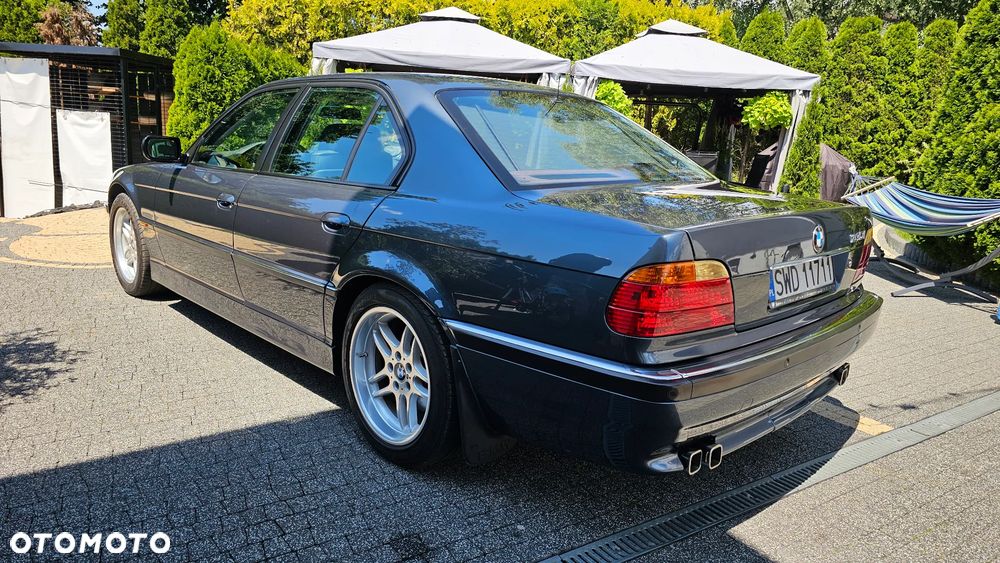 BMW Seria 7 740i - 4