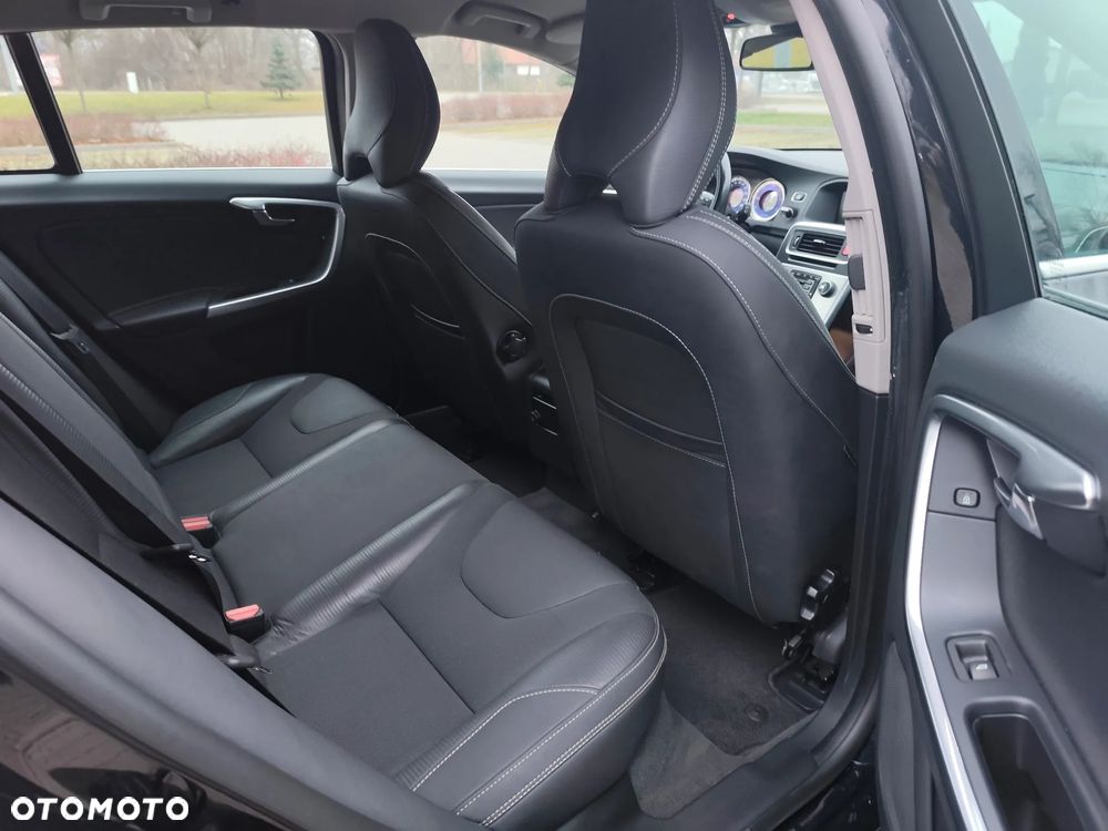 Volvo V60 D2 R-Design Summum - 23