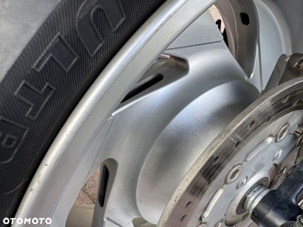 Suzuki Intruder - 14