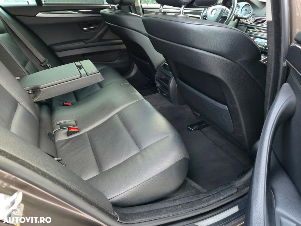 BMW Seria 5 525d Touring Aut. Luxury Line - 16