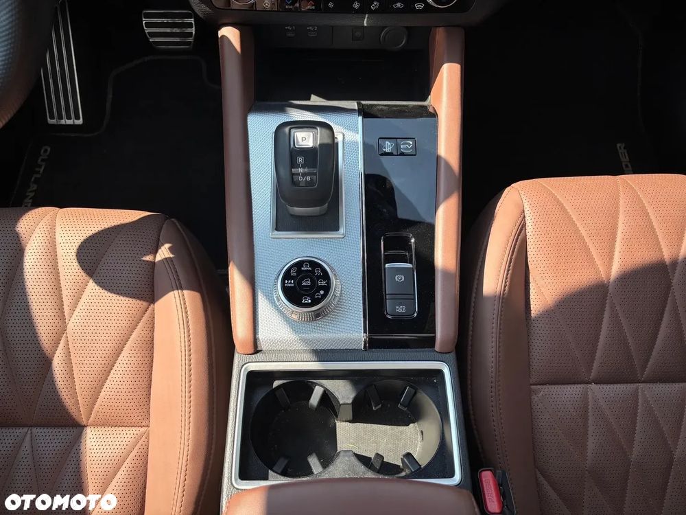 Mitsubishi Outlander Instyle Plus - 11