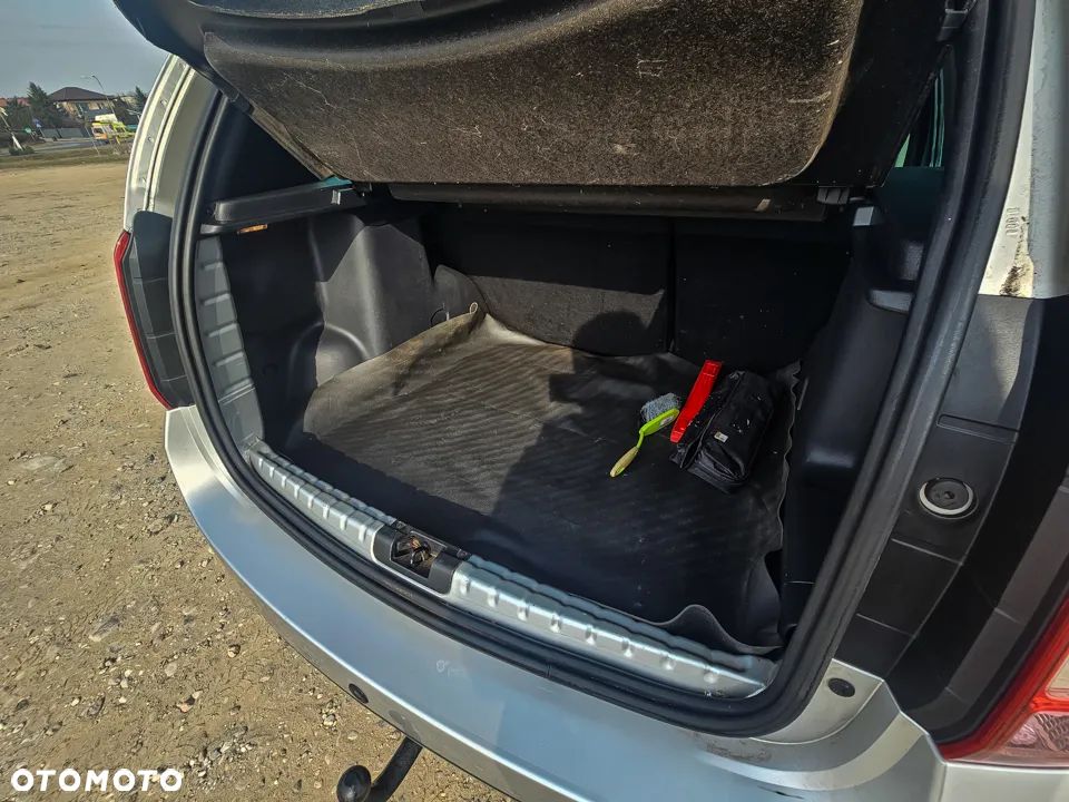 Dacia Duster 1.6 16V 105 4x2 Essentiel - 16