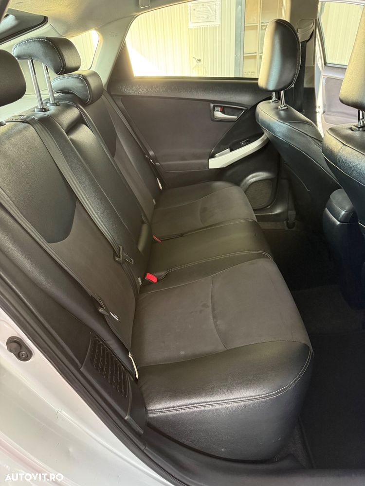 Toyota Prius (Hybrid) Comfort - 11