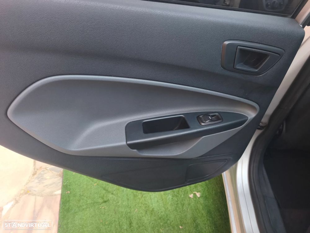 Ford Fiesta 1.25 Trend - 17