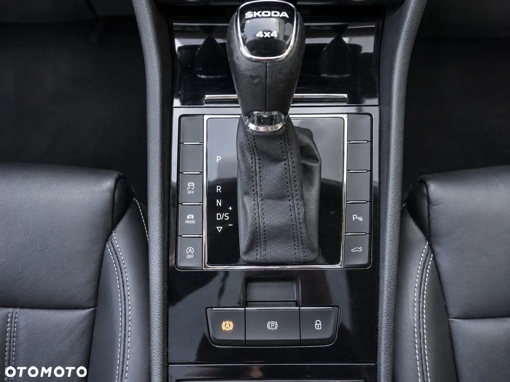 Skoda Superb 2.0 TDI SCR 4x4 L&K DSG - 24