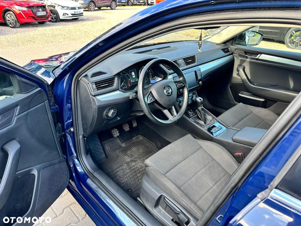 Skoda Superb 2.0 TDI Sportline - 9