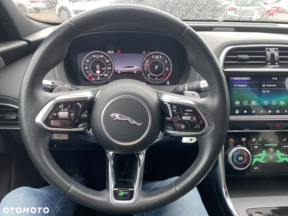 Jaguar XE P300 AWD R-Dynamic HSE - 7