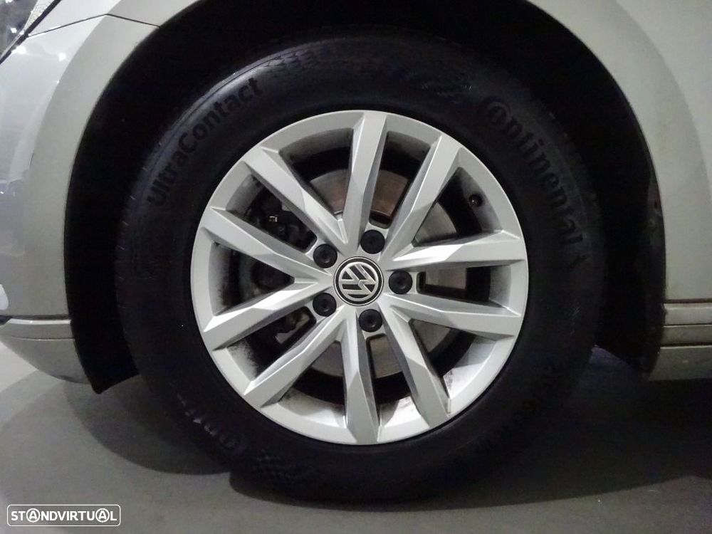 VW Passat 1.6 TDI Confortline - 35