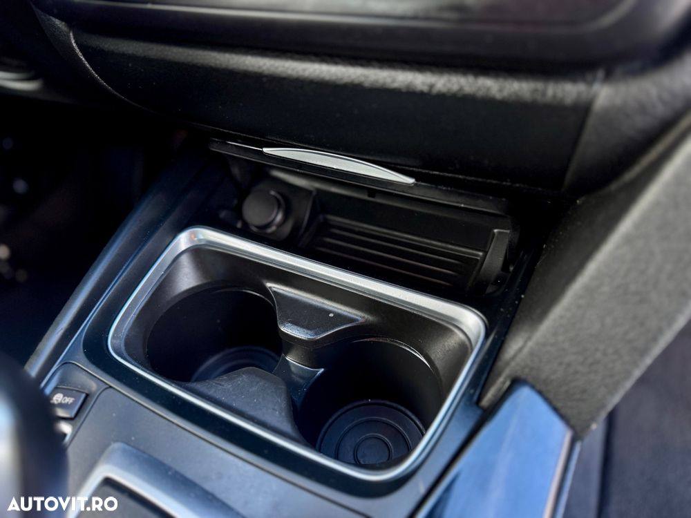 BMW Seria 3 320d Aut. Sport Line - 27