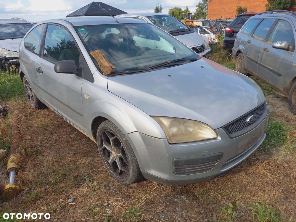 Części FORD FOCUS MK2 1.6 16V benzyna 3 drzwi 2005r D1 drzwi maska klapa błotniki lampy silnik skrzynia - 1