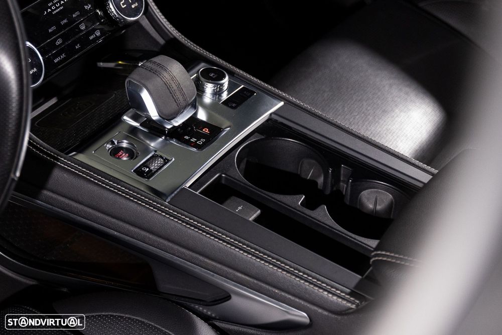 Jaguar F-Pace 2.0 D200 AWD R-Dynamic SE - 23